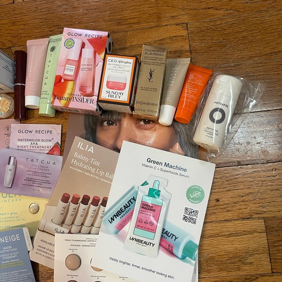 Assorted Beauty Sample Collection - Picture 2 of 6